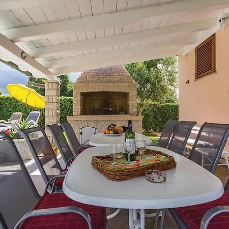 Hébergement de vacances In With Kitchen Pula
