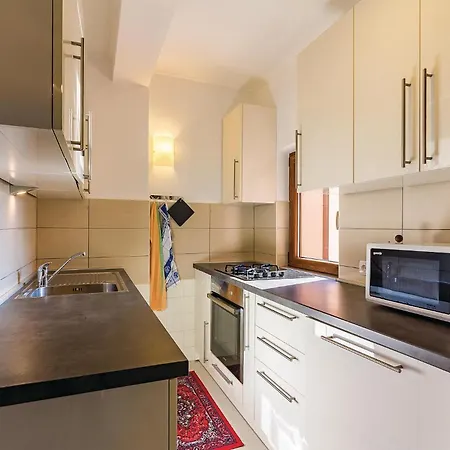 In With Kitchen * Pula